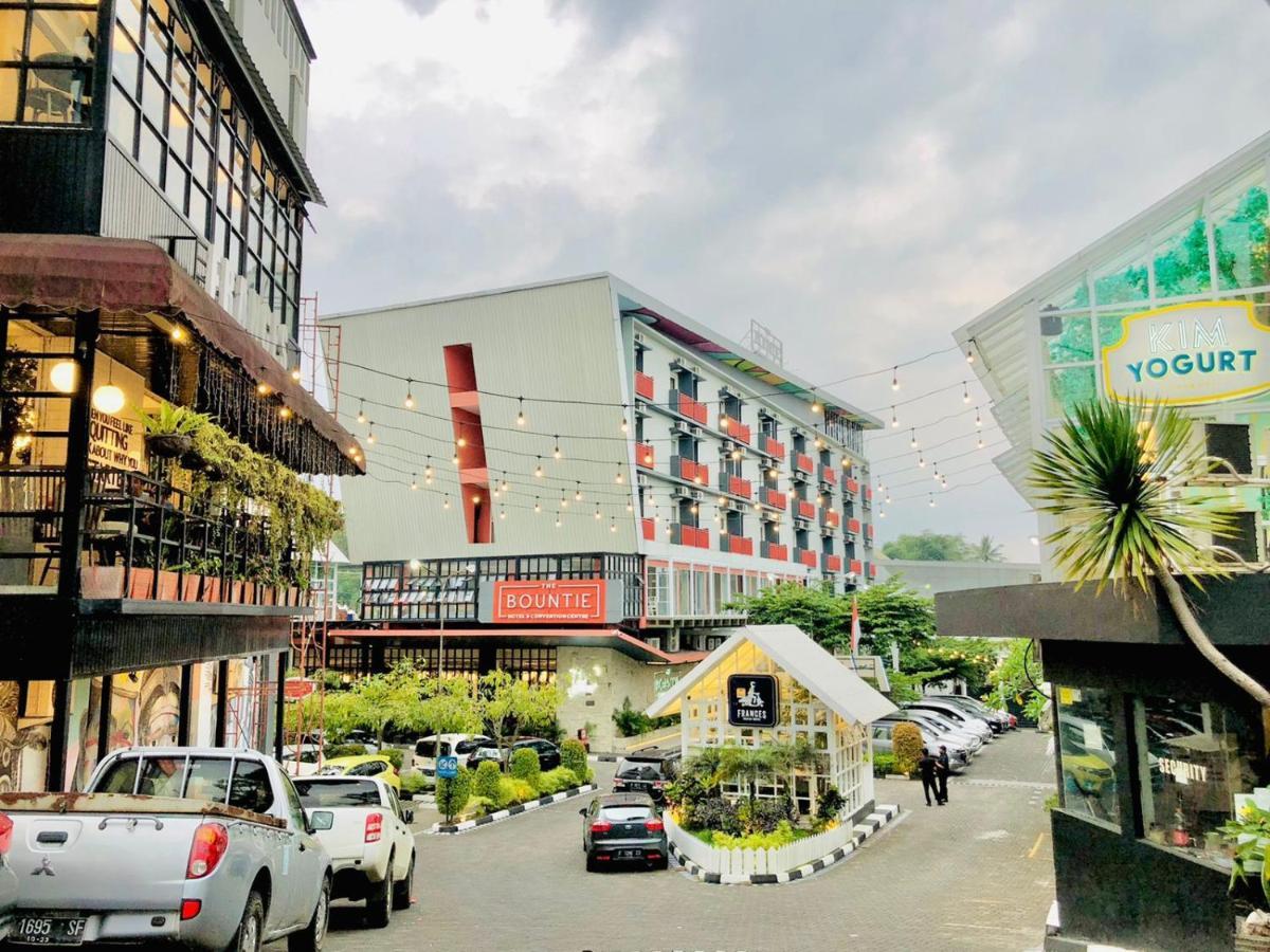 The Bountie Hotel And Convention Centre Sukabumi Esterno foto